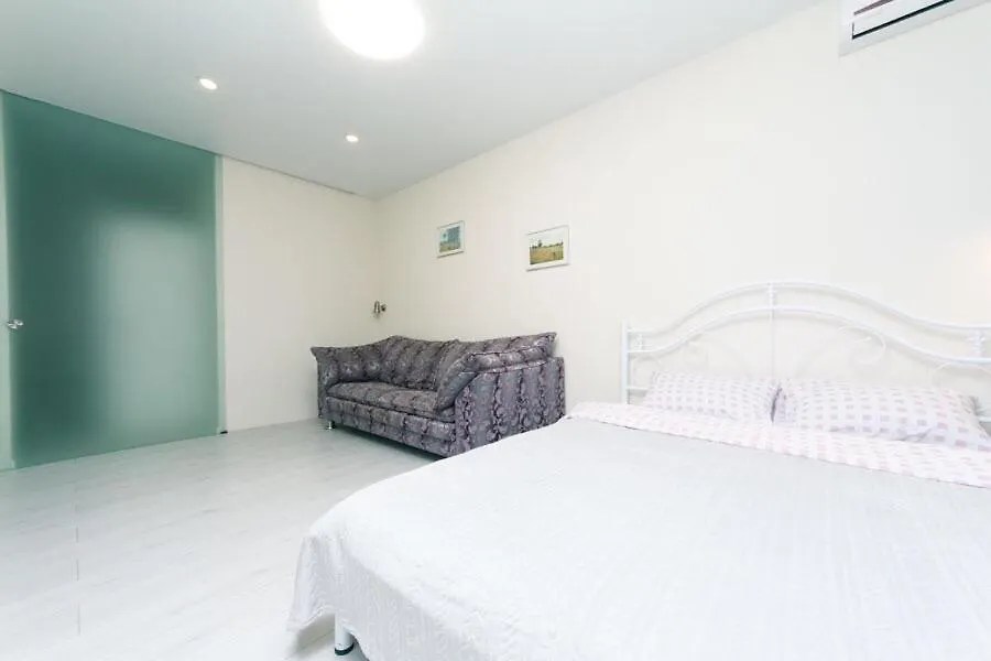 Апартаменти Метро Вирлиця Kyiv Apartment